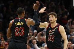 雷速体育比分官网直播-包含凯尔特人横扫立陶宛男篮，麦科勒姆送出助攻的词条