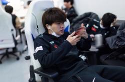 雷速体育-包含V5碾压CLG，Doinb操刀奇招英雄翻盘宿命之战入围赛，成为赛场最大亮点的词条