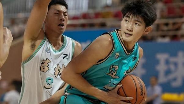 关于年轻球员崭露头角，关键时刻承担责任的信息